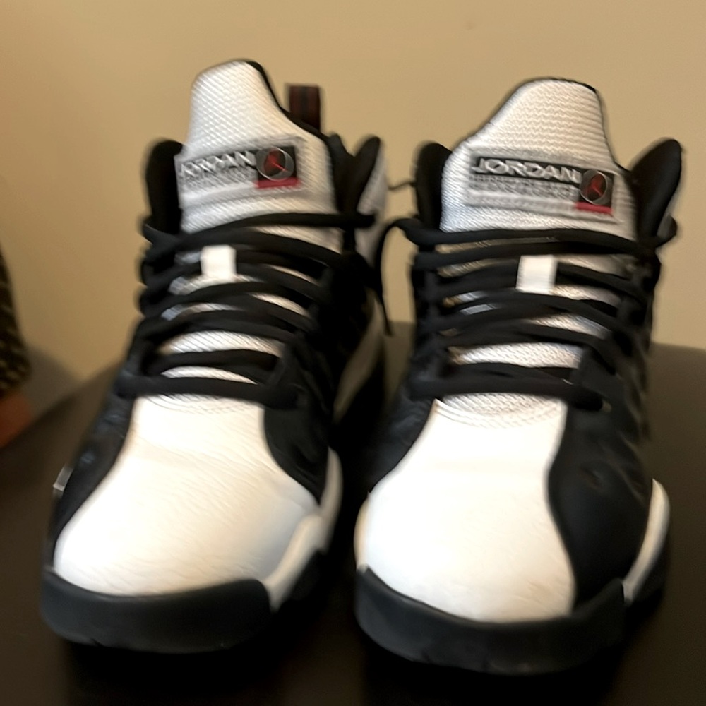 Big Kids black white leather/Varsity red. Jordan Jumpman. size 5y, like new.